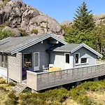 Feriehus Traditional With Sea View In Jaeren Sirevåg