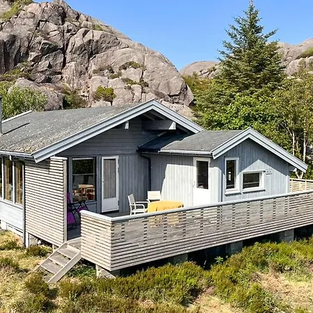 Vakantiehuis Traditional With Sea View In Jaeren Sirevåg